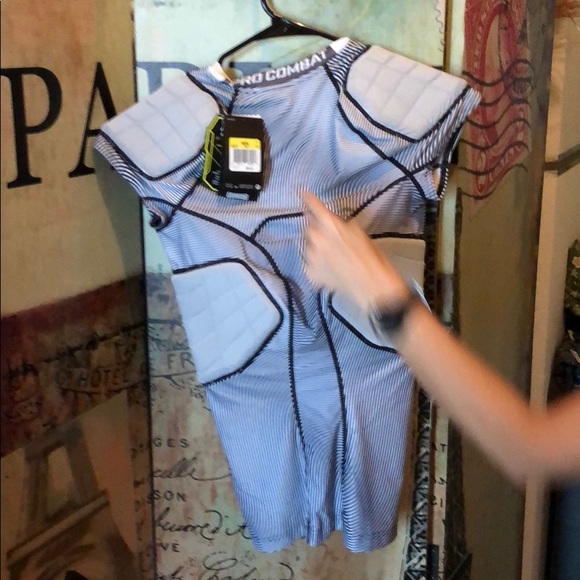 Nike Pro Combat Top with Padding - Picture 2 of 3